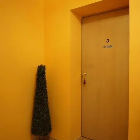 Wohnen Uber Einem Italienischen Restaurant *